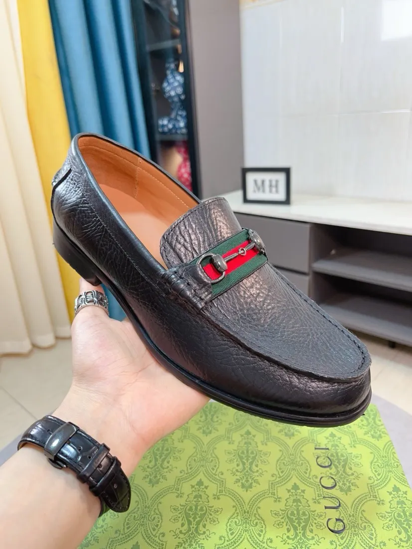 Men's shoes 💰500🌹🌹Niuli [GUCCI Gucci] A new style of formal men's leather shoes is coming~ The original quality upper is made of patent leather imported from Italy, the leather is soft and delicate, comfortable and soft first-layer cowhide lining, rubber wear-resistant outsole, the shoe shape is dignified and domineering, and the luxury charm cannot be concealed! The natural and free nouveau riche leads the trend. Code number: 38-44